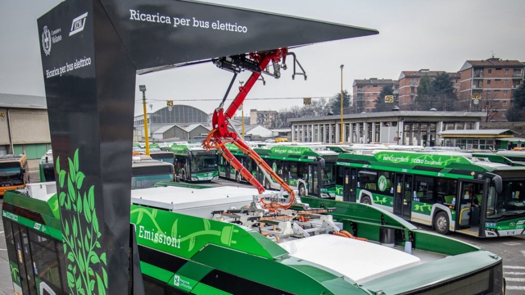 trasporto pubblico elettrico ricarica autobus elettrico pantografo