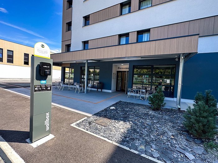 Vantaggi per gli Hotel: Installazione di Stazioni di Ricarica per Auto Elettriche nell’Industria Alberghiera Italiana